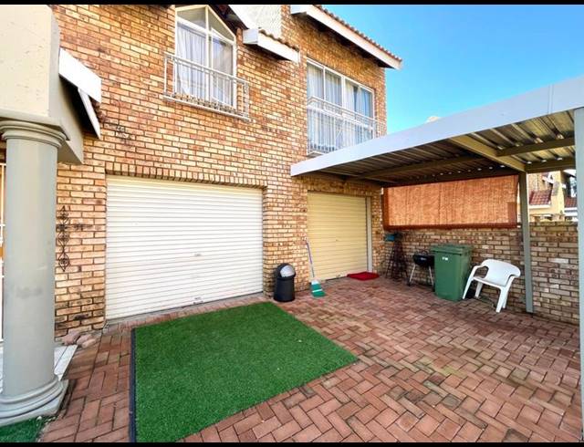 3 BEDROOM TOWNHOUSE FOR SALE IN BAILLIE PARK